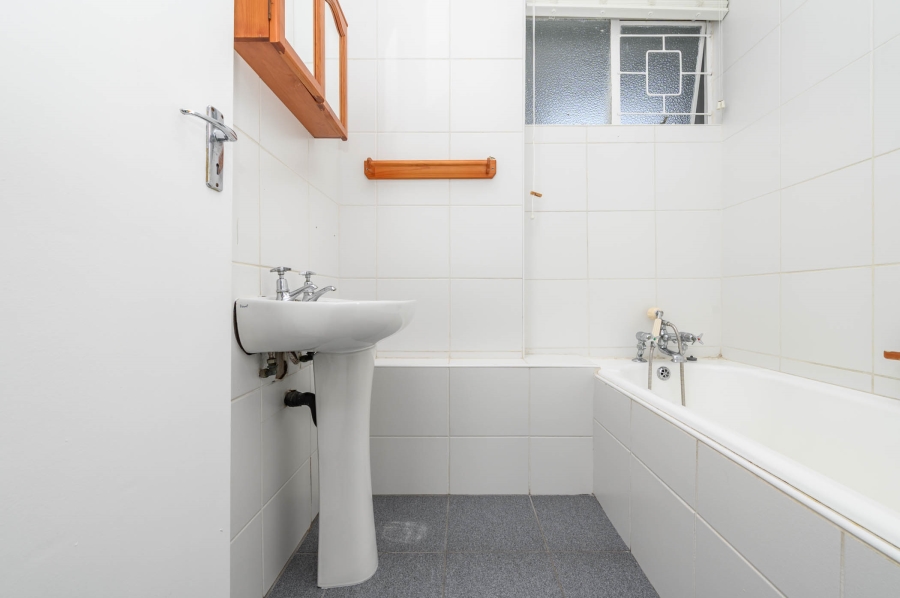 2 Bedroom Property for Sale in Summerstrand Eastern Cape